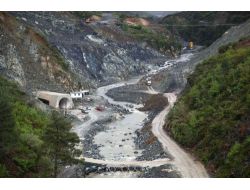 Vali Lekesiz Karaçay Barajı'ndaki Çalışmaları Denetledi