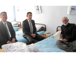Kaymakam Akkoyun, Şehit Babasını Hastanede Ziyaret Etti