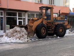 Ahlat Belediyesi Ekipleri Karla Mücadele Çalışması Başlattı