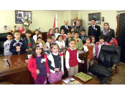 Burç Öğrencileri Polisleri Unutmadı