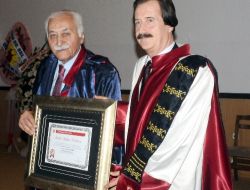 Yavuz Bülent Bakiler Ve Araştırmacı Müjgan Üçer’e Fahri Doktora Verildi