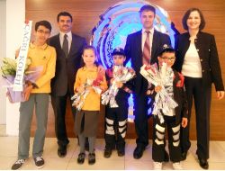 Çağrı Koleji Öğrencileri Giresun İl Emniyet Müdürlüğü'nde Karanfil Dağıttı