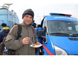 Jandarmadan Gazetecilere Tatlı İkramı