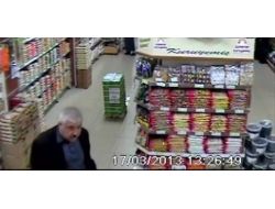 Simav'da Alıveriş Merkezinden Hırsızlık Güvenlik Kamerasına Takıldı