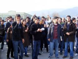 Hatay Mkü'de Öğrenciler 2 Liraya Yükseltilen Yemek Zammını Protesto Etti