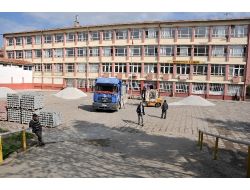 Kırşehir Belediyesi, Okul Bahçelerini Güzelleştiriyor