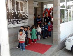 MİNİKLER, POLİSLERİ SEVİNDİRDİ!