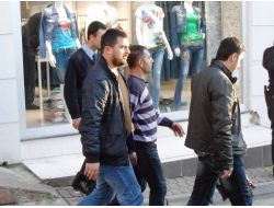 Seyyar Satıcı İstanbul'un Göbeğinde Satırla Dehşet Saçtı