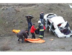 Erzincan'da Otomobil Şarampole Uçtu: 1 Ölü, 3 Yaralı
