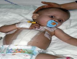 Türkiye'de İlk Defa 8 Kilo Bebeğe Böbrek Nakli Yapıldı