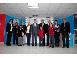 Dereceye Giren Minik Ressamlara Ödülleri Verildi