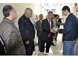 Güllerin Efendisi İçin Gül Dağıttılar