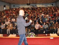 Yazar Şair Kahraman Tazeoğlu Üniversite Öğrencileriyle Buluştu