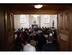 Chp’li Belediyenin Kütüphane Yaptığı 700 Yıllık Cami İbadete Açıldı