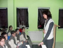 Niğde'de Öğrencilere Verem Konulu Seminer Verildi