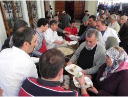 Gazeteciler, Kutlu Doğum Haftası Nedeniyle Etli Pilav Dağıttı