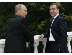 Putin Ve Medvedev 2012’de 187 Bin Dolar Kazanmış