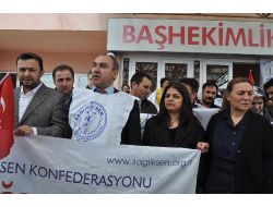 Hastanede Saldırgan Hızını Alamadı, Kapıyı Defalarca Bıçakladı