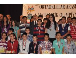 Matematik Şampiyonları Ödüllerine Kavuştu