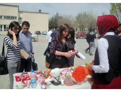 Gönüllü Öğrenciler Lösev İçin Stant Açtı