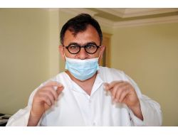 Diş Eti Çekilmesi Hastalığı Kendisini Ağız Kokusuyla Gösteriyor