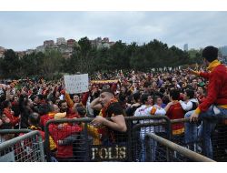 Galatasaray Taraftarından 'Fatih Terim' Eylemi