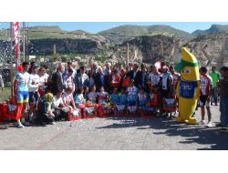 Derece Alan Bisikletçilerin Ödüllerini Bakan Verdi