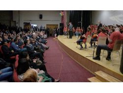 Bosnalı Çocukların Okuduğu 4 Dilde İlahi Ve Şarkılar, Dinleyenleri Coşturdu