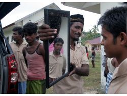 Myanmar'dan Sallarla Kaçan Müslümanlar, Endonezya'ya Sığındı