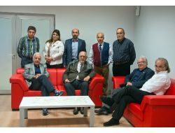 Fotoğrafçılar, Dünyanın En Rahat Yeri Olarak Anne Ve Baba Kucağını Gösterdi