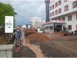 Yağmurda Kanal Patladı, Hastaneyi Su Bastı
