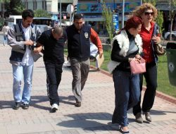 Gizli Kamera Görüntüleri İle Şantaj Yapan 2 Kişi Yakalandı