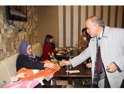 Zonguldak Müftüsü Korkmaz, Vatandaşlara Gül Dağıttı