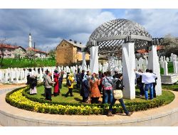 Aksaray Heyeti Bosna’ya Özel Uçakla Çıkarma Yaptı