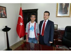 Derik Kaymakamı Demirci, Türkiye Derecesi Yapan Serhat Budak’ı Ödüllendirdi