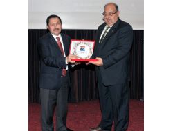 Vali Balkanlıoğlu: Üretici Birlikleri Güçlenirse Afyon Ette Bir Numara Olur