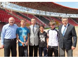 Kimsesiz Öğrencilere Kucak Açıp, Sportif Başarıda Etken Oldular