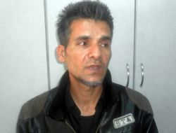 Otomobillerin Camını Kırıp Ne Bulursa Çalıyordu!