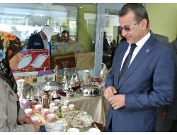 Osmaniye'de Öğrenciler Yararına Kermes Açıldı