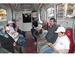 Raylı Sistem Duraklarına Kitaplıklar Konuluyor