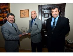 Vefa Derneği'nden Korkut’a Plaket