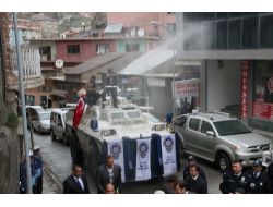 Bitlis’te Polis Panzerleri Vatandaşa Gül Suyu Sıktı