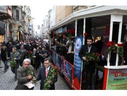 Nostaljik Tramvayda Kutlu Doğum Gülü