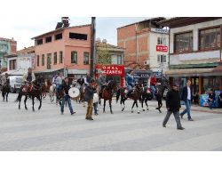 Orhaneli'nde Rahvan Atlıspor Kulübü, Atcıların Yaptığı Gösterilerle Açıldı