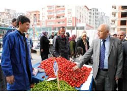 Belediye Başkanı Yaşar, Pazarları Denetledi