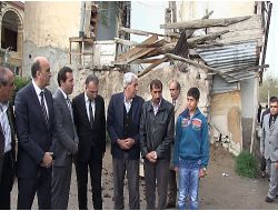 Fırtına Elazığ'da İki Evin Çatısını Uçurdu