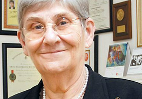 CANAN KARATAY BİR TABUYU DAHA PARÇALADI