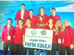İzmir Özel Fatih Koleji'nin Yüzme Takımı Dünya İkincisi Oldu