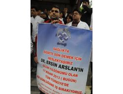 Doktorlar, Sağlık Çalışanlarına Yönelik Şiddeti Protesto Etti
