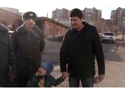 Rus Afacan, Babasını Trafik Görevlilerine Böyle İspiyonladı